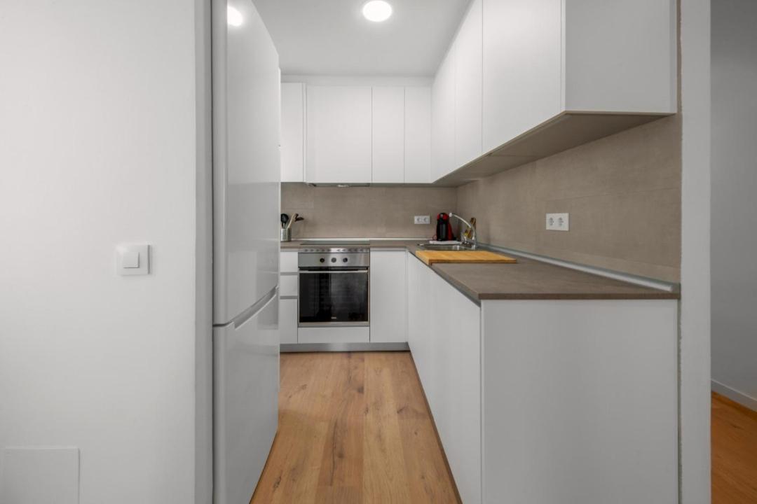 2 Bedrooms 1 Bathroom Furnished - Delicias - Bright - Mintystay Madrid Exteriör bild